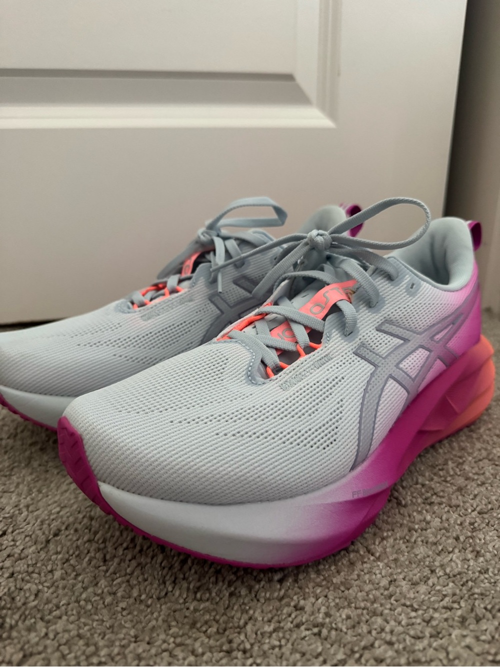 ASICS novablast 5- light gray, hot pink and coral